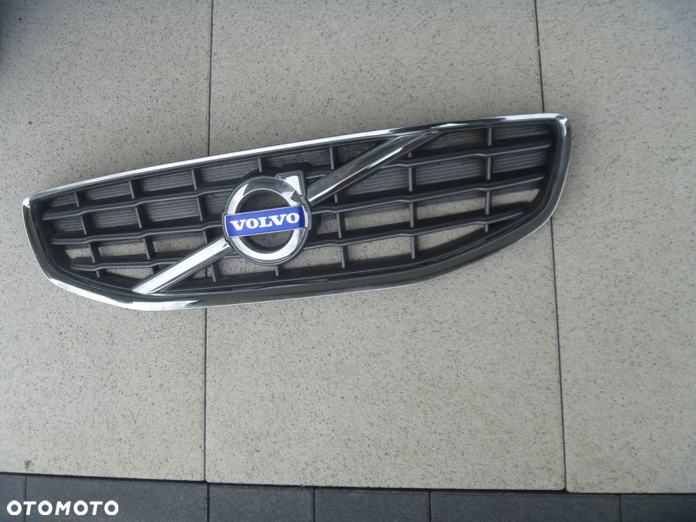 VOLVO S60 III V60 II R DESIGN GRILL ATRAPA CHŁODNICY 31333690 ZNACZEK ŁADNA - 2