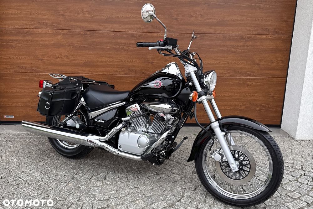 Suzuki Intruder - 1
