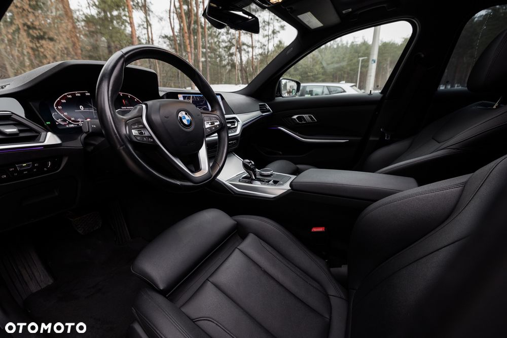 BMW Seria 3 330i Sport Line - 32