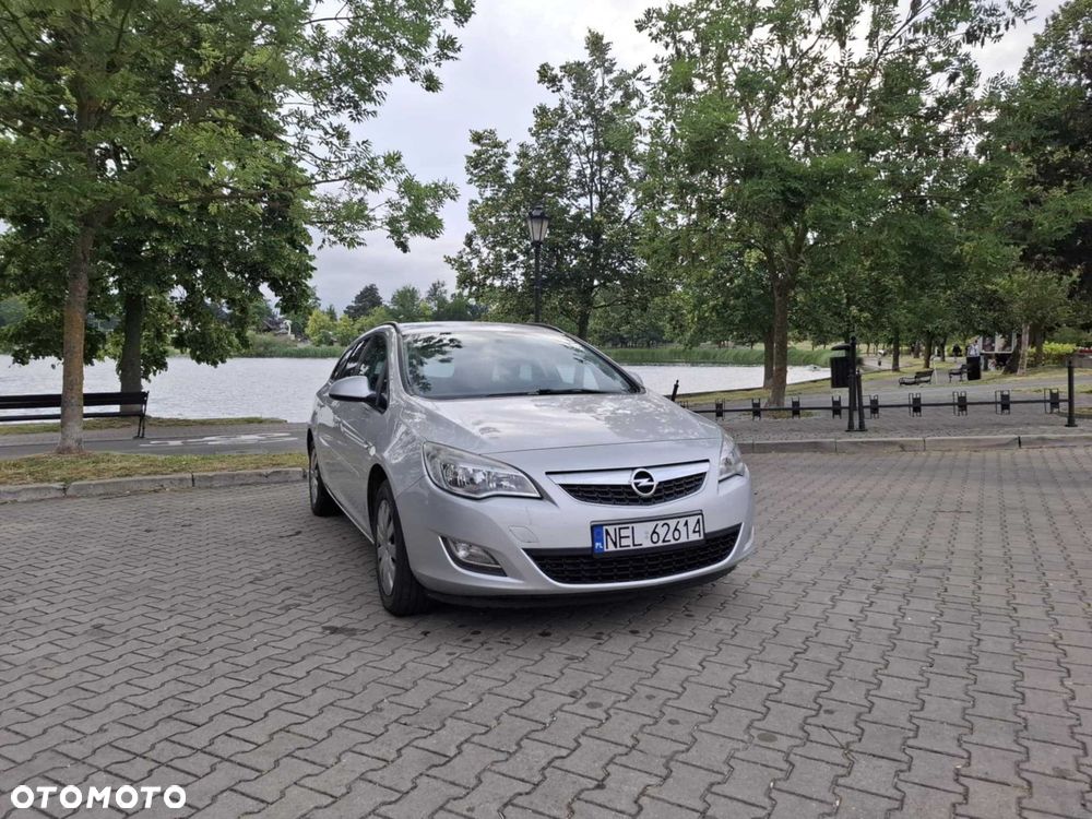 Opel Astra 2011 photo 3