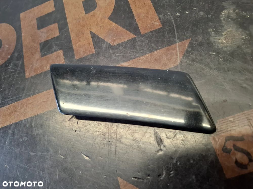 Zaślepka Spryskiwacza w Zderzak Lampy Xenon Audi A8 D3 Prawa - 2