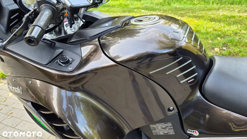 Kawasaki GTR - 14