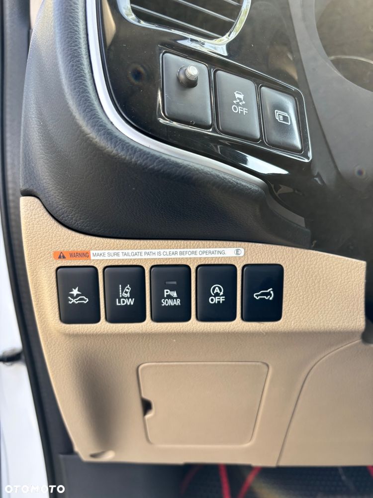 Mitsubishi Outlander 2.0 Instyle Navi 4WD CVT - 22