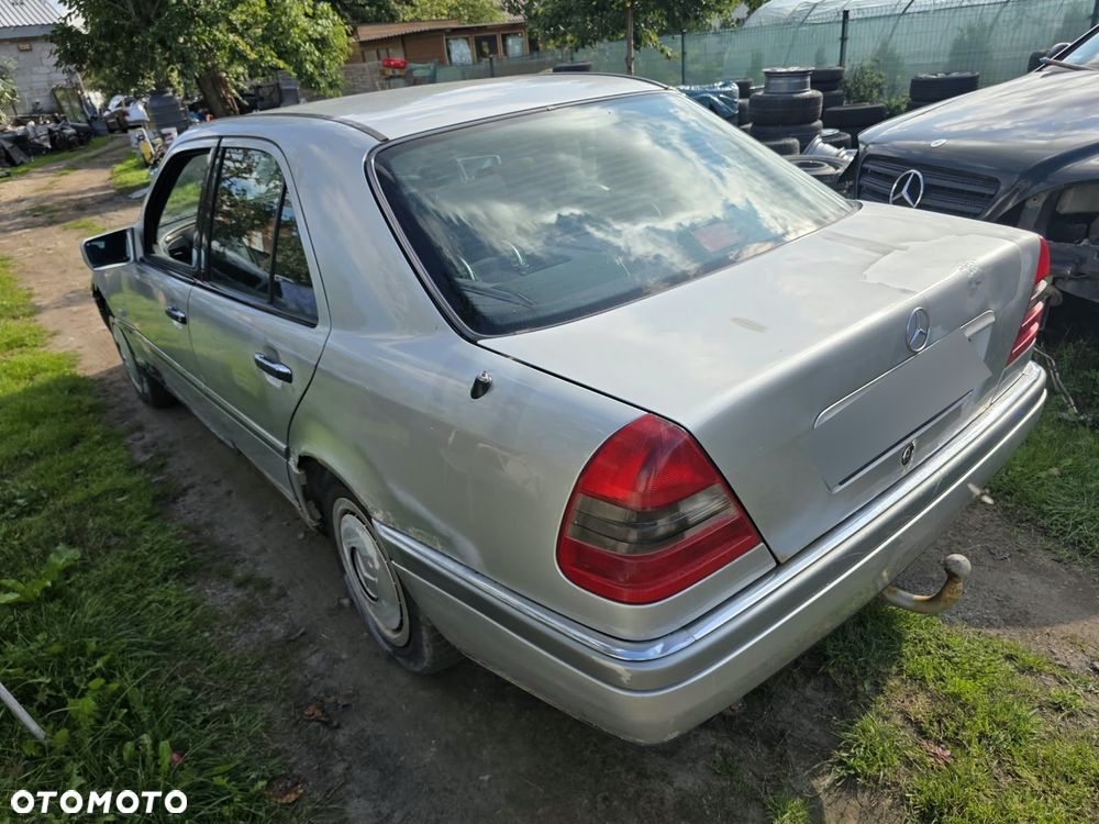 Mercedes-Benz Klasa C 200 D Classic - 17