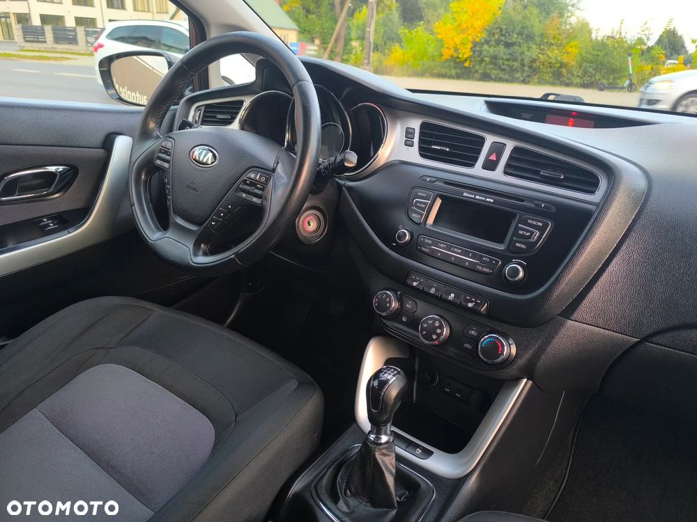 Kia Ceed 1.6 CRDi 128 Dream Team Edition - 16