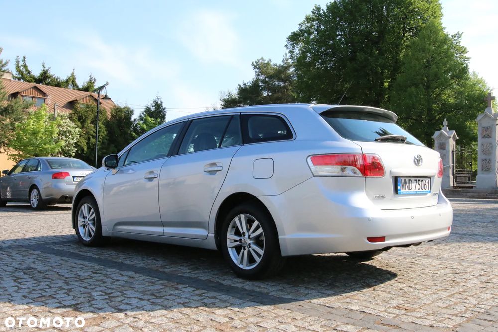Toyota Avensis 1.8 Sol - 8