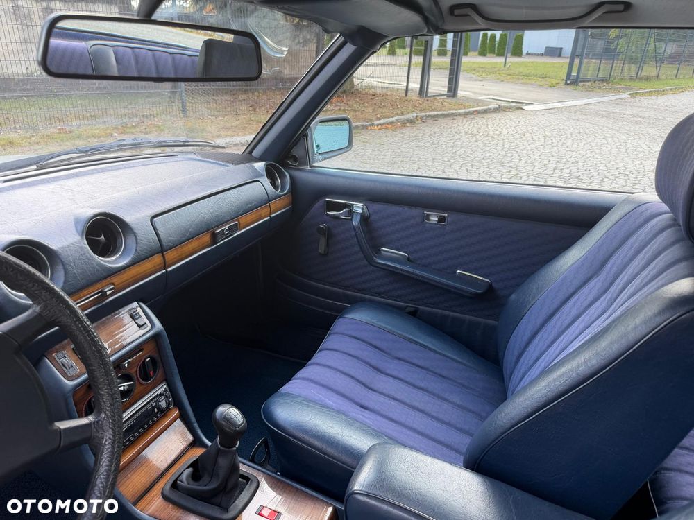 Mercedes-Benz W123 - 25