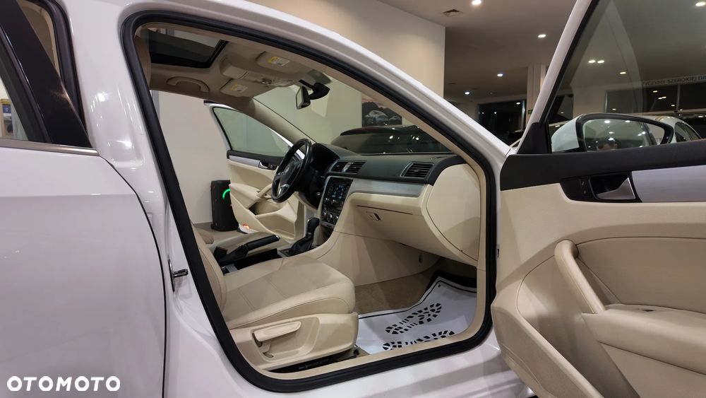 Volkswagen Passat - 34