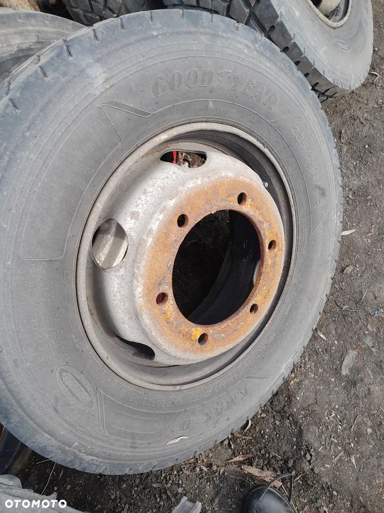 KOLO-KOLA 17.5 CALA 235X75X17.5  GOODYEAR - 2