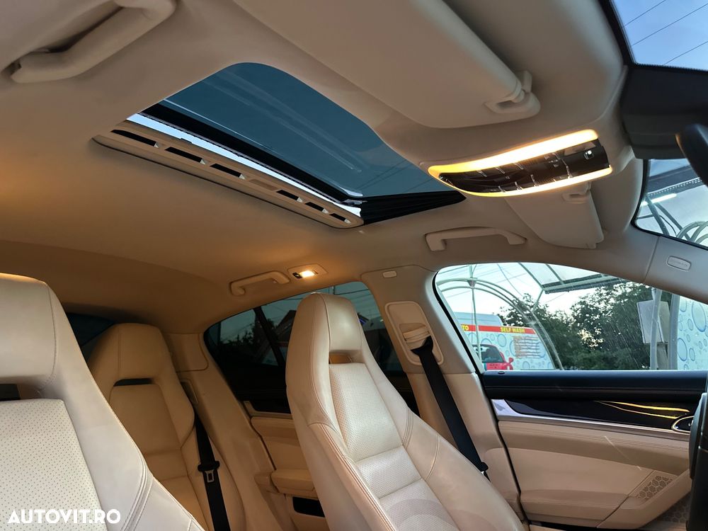Porsche Panamera - 23