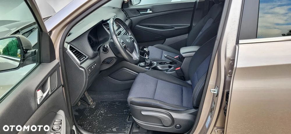 Hyundai Tucson 2.0 CRDI BlueDrive Style 2WD - 17