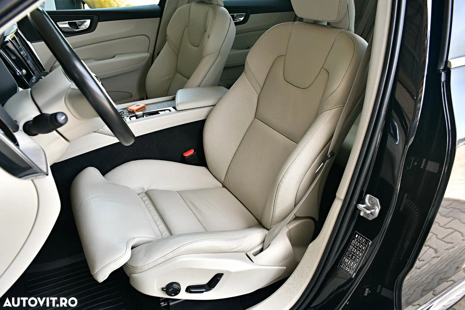 Volvo XC 60 B4 MHEV AT8 AWD Inscription - 22