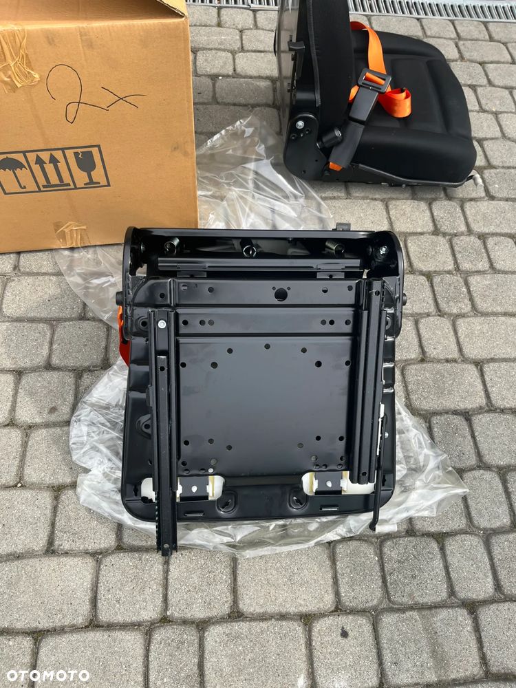 FOTEL PILOT F91 F92 F93 TYPU GRAMMER JCB HYSTER 1400 NETTO - 10