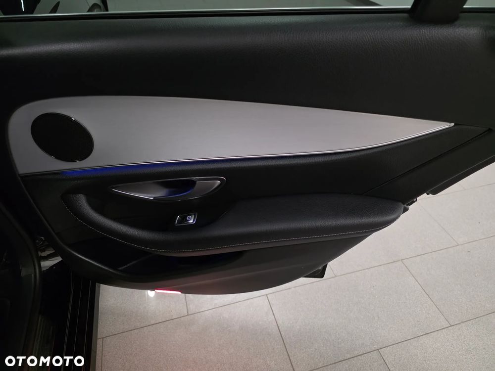 Mercedes-Benz Klasa E - 26