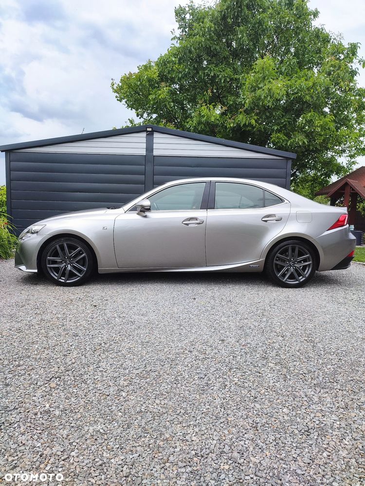 Lexus IS - 4