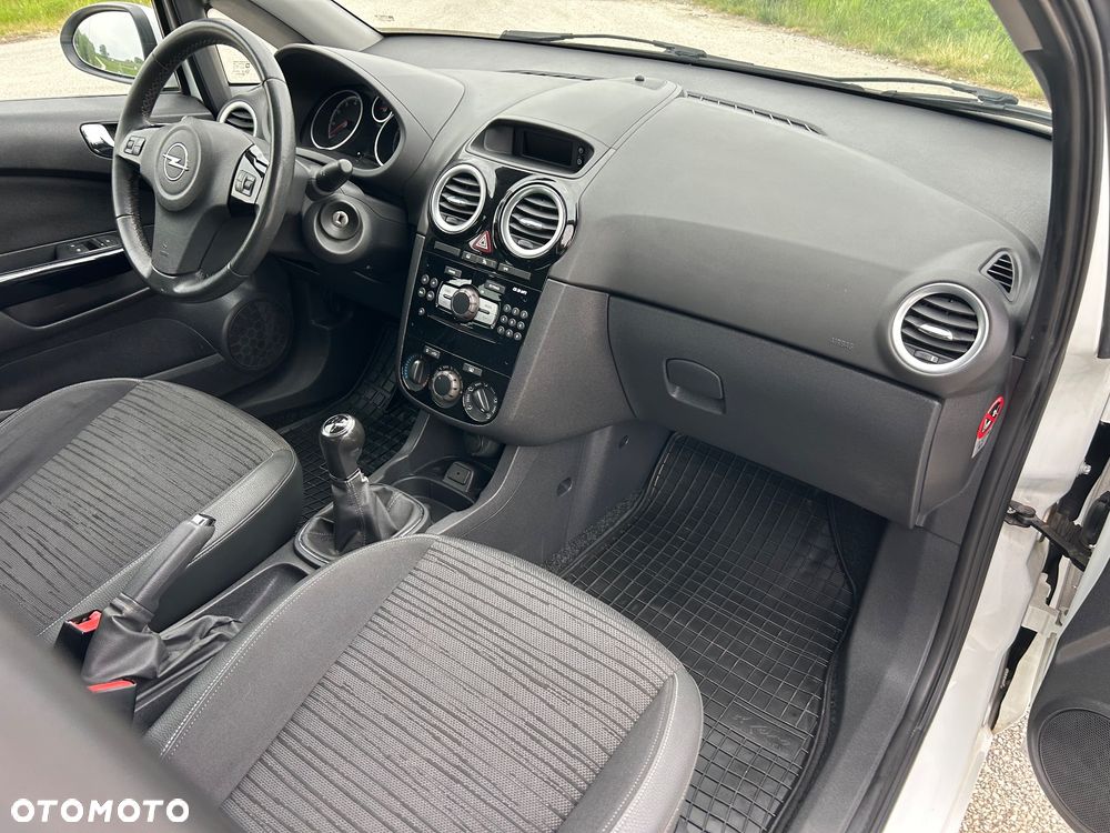 Opel Corsa 1.2 16V Essentia - 16