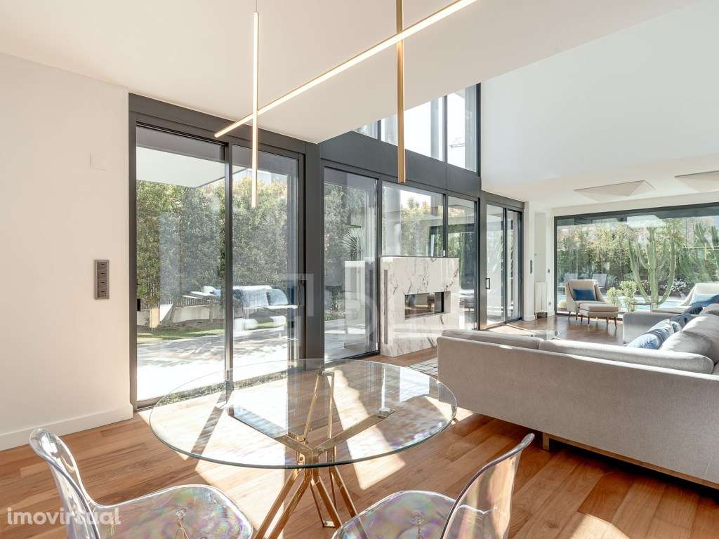 Moradia T5+2 de luxo com piscina privada em condomínio no Estoril - Grande imagem: 5/55