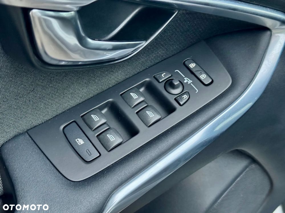 Volvo V40 Cross Country D2 Momentum - 15