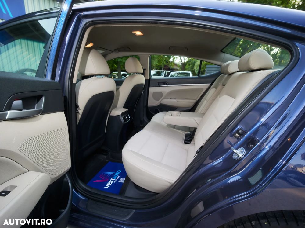 Hyundai Elantra - 31