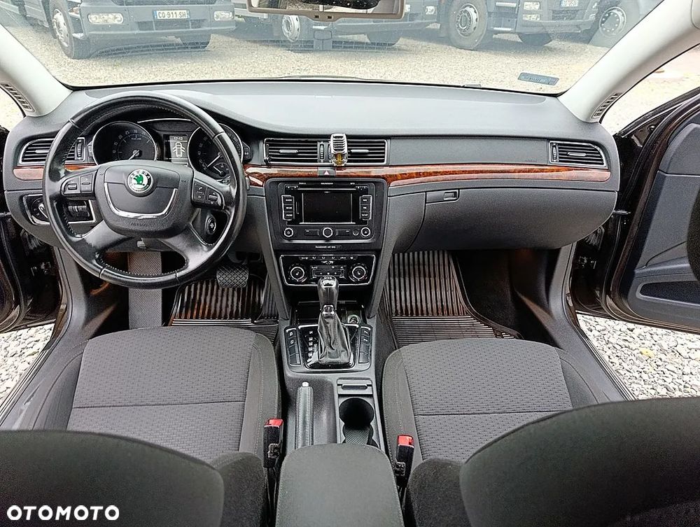 Skoda Superb 2.0 TDI Business DSG - 17
