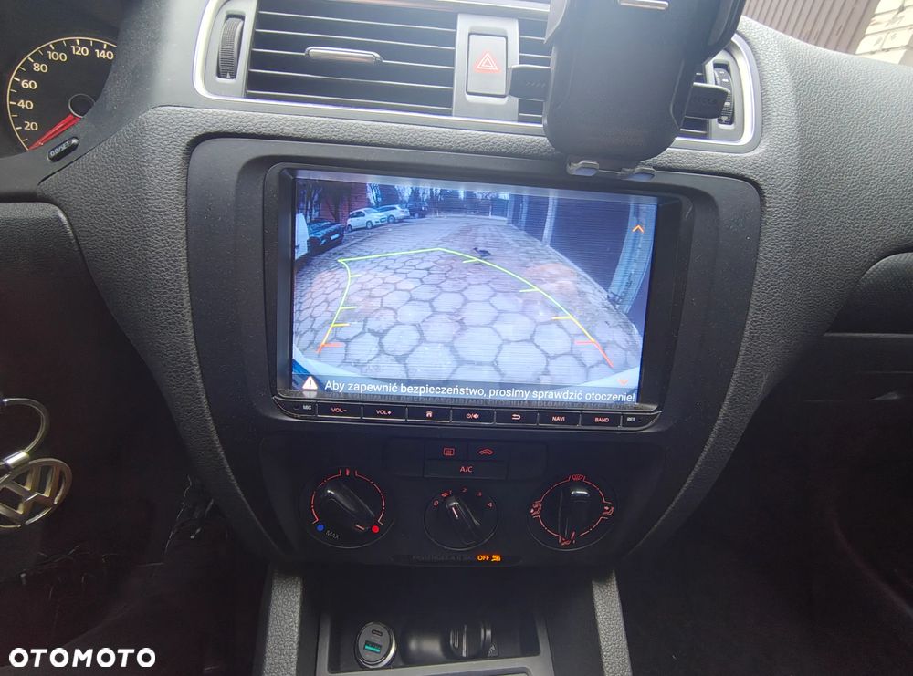 Volkswagen Jetta - 8
