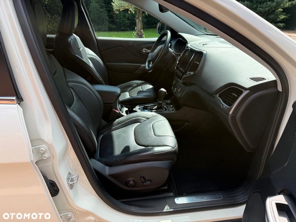 Jeep Cherokee - 9