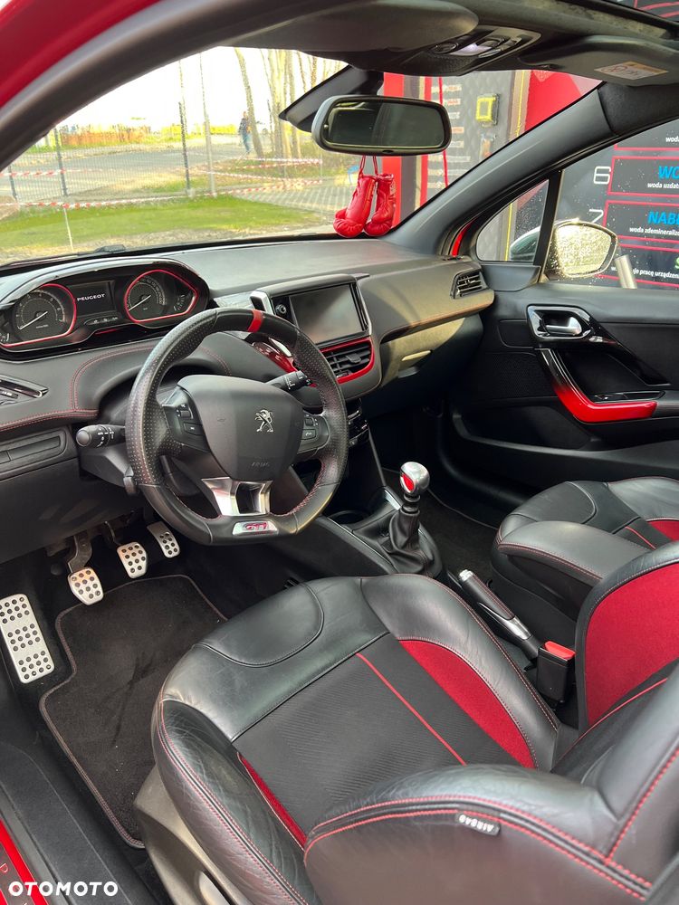 Peugeot 208 1.6 THP GTi - 11