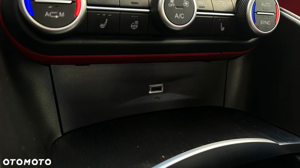 Alfa Romeo Giulia 2.0 Turbo 16V AT8-Q4 Veloce Ti - 24