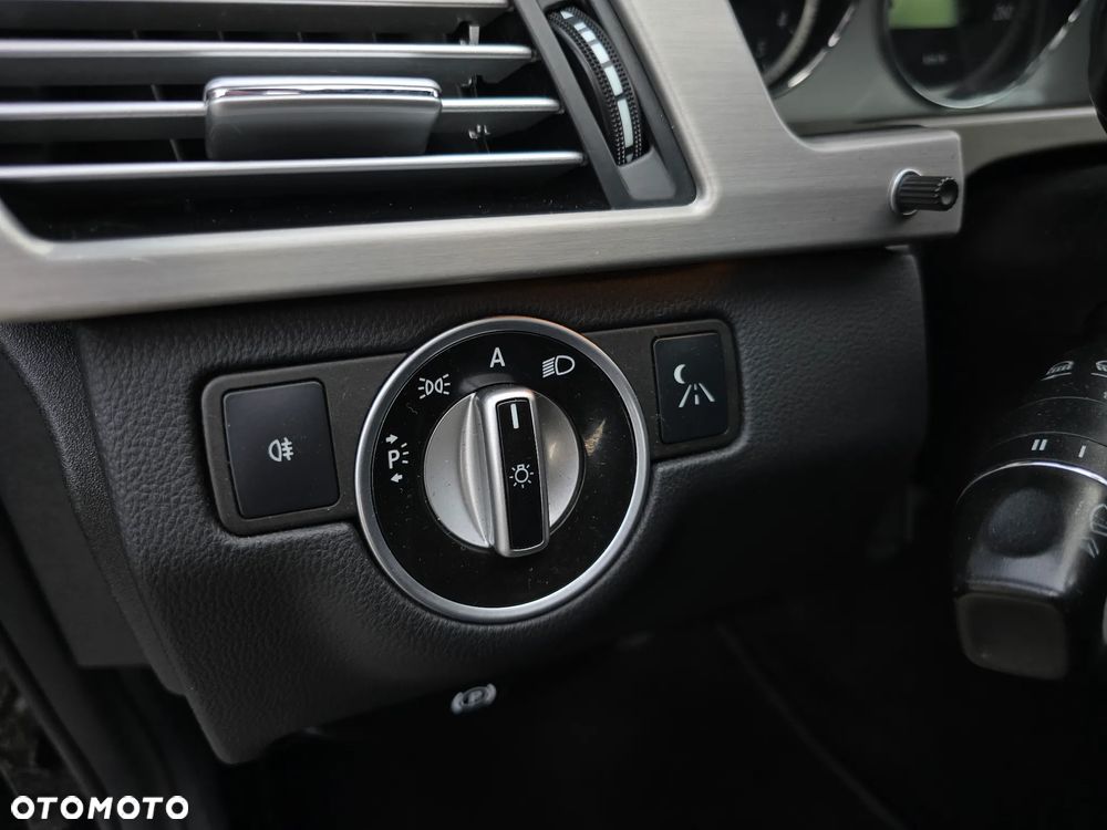 Mercedes-Benz Klasa E 350 CDI DPF 4Matic BlueEFFICIENCY 7G-TRONIC Avantgarde - 19