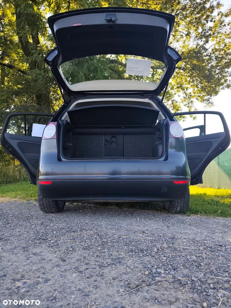 Volkswagen Golf 1.9 TDI Sportline - 25