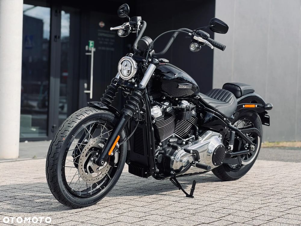 Harley-Davidson Softail Street Bob - 17