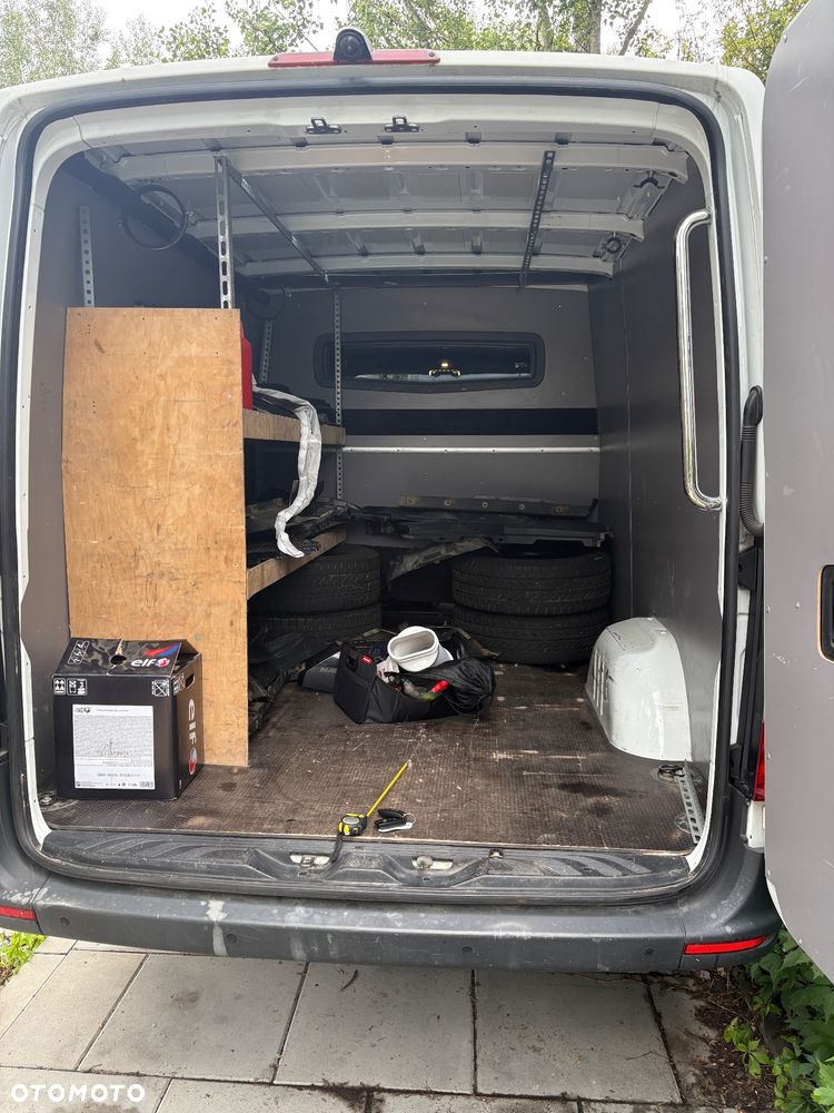 Mercedes-Benz Sprinter - 12
