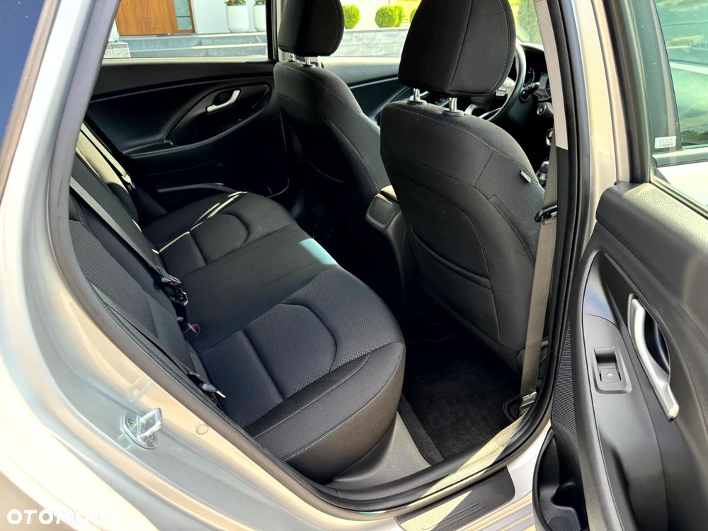 Hyundai i30 Kombi 1.6 CRDI DCT YES - 15