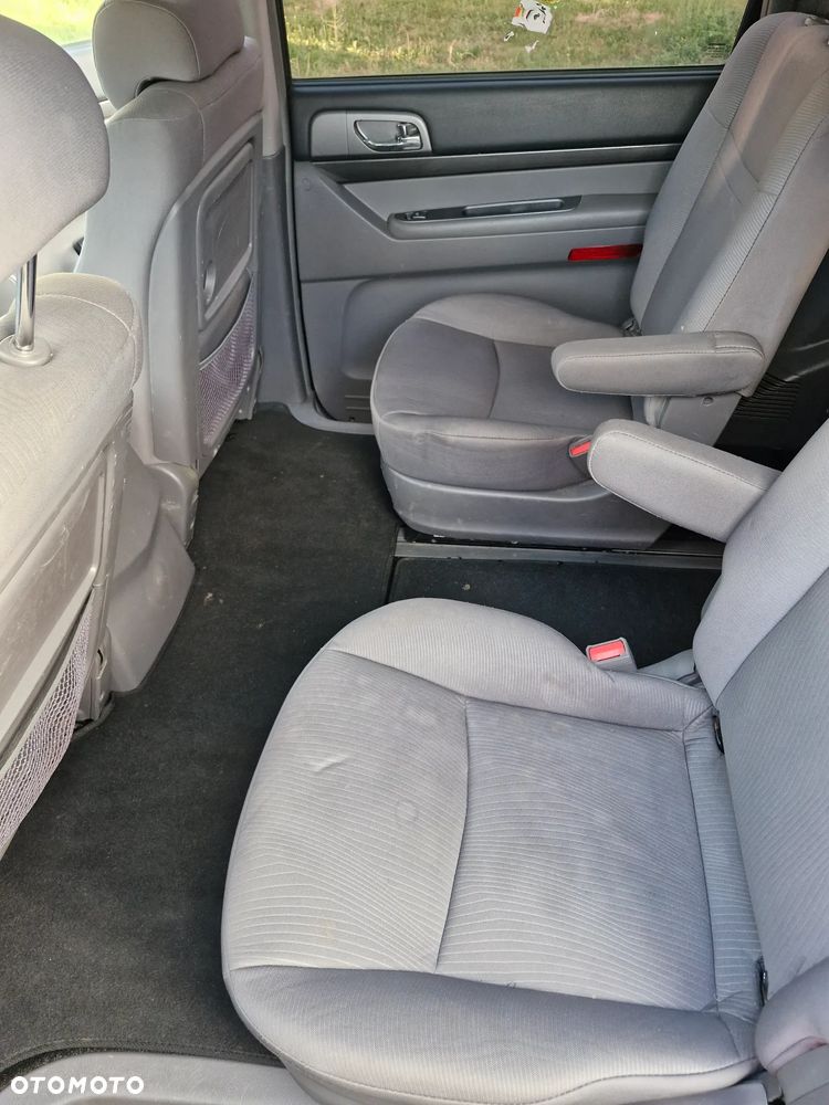 SsangYong/KGM Rodius 200 e-XDi Crystal Plus - 22