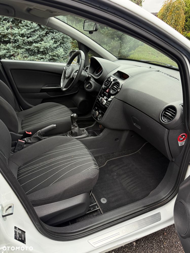 Opel Corsa 1.4 16V Cosmo - 33