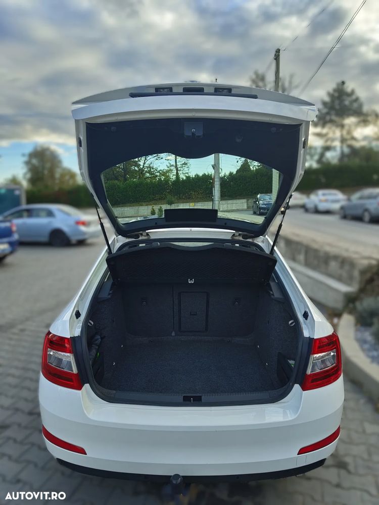 Skoda Octavia 2.0 TDI ELEGANCE - 6