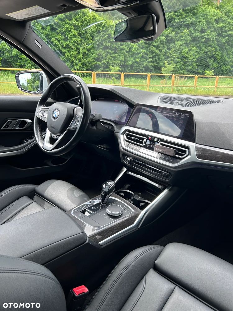 BMW Seria 3 330i Luxury Line sport - 19