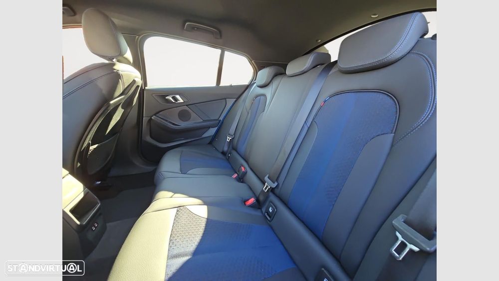 BMW 116 d Pack Desportivo M Auto — fotografia 14