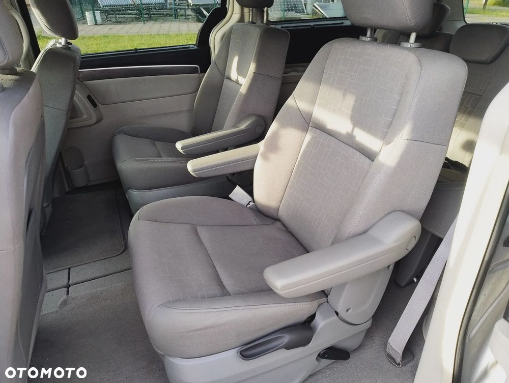 Volkswagen Routan - 16