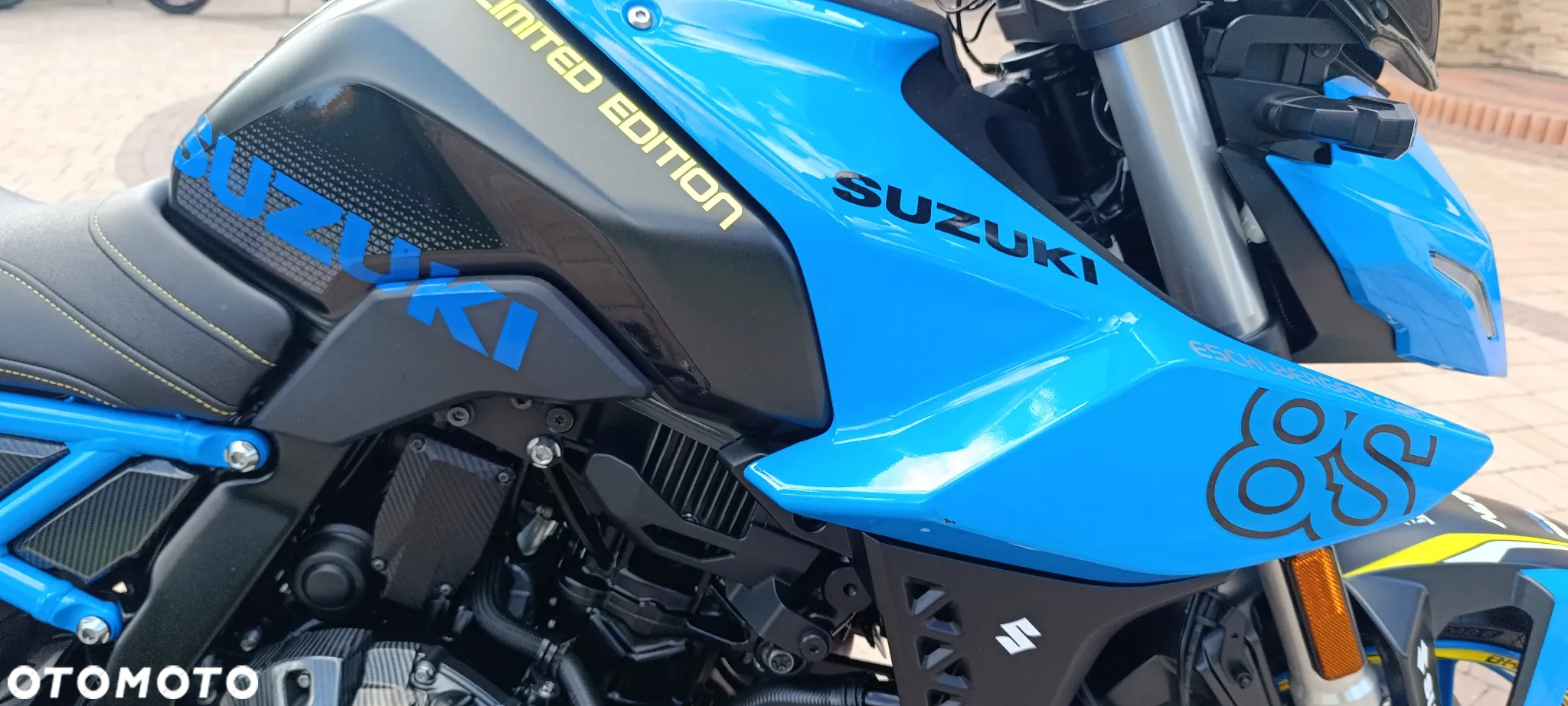 Suzuki GSX - 27