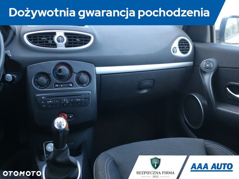 Renault Clio - 10