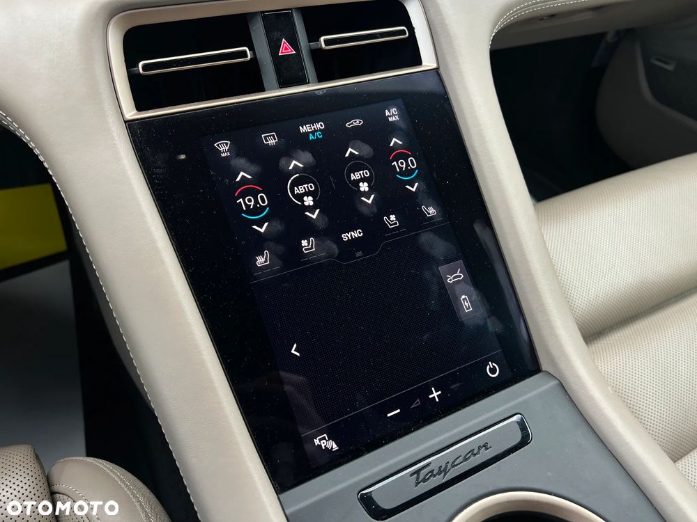 Porsche Taycan 4S - 21