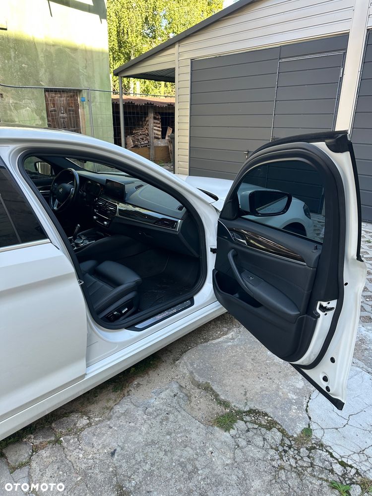 BMW Seria 5 530i xDrive Sport Line - 13