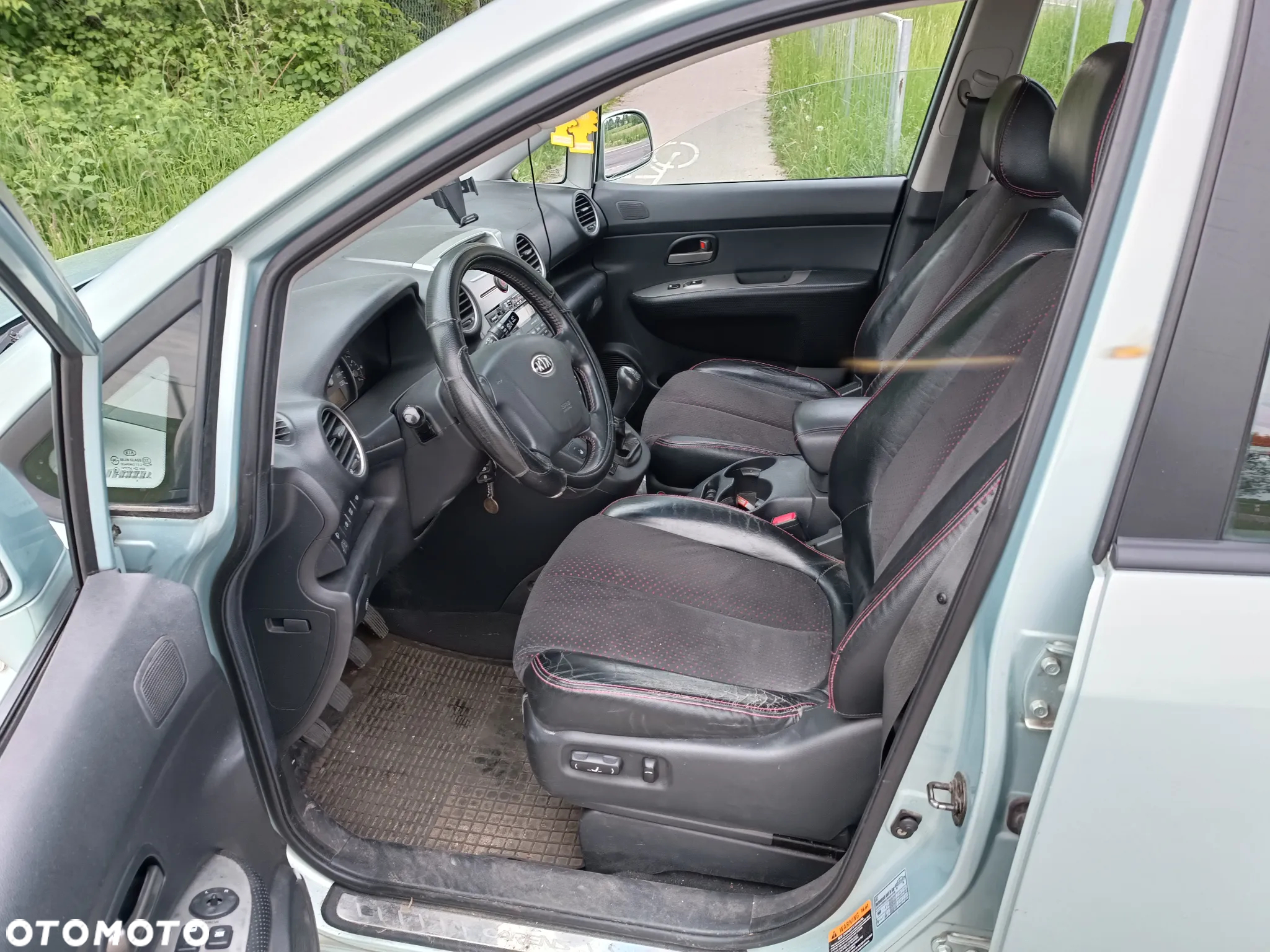 Kia Carens - 9