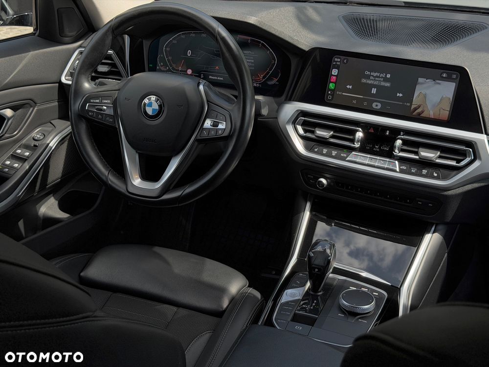 BMW Seria 3 330i Sport Line - 28