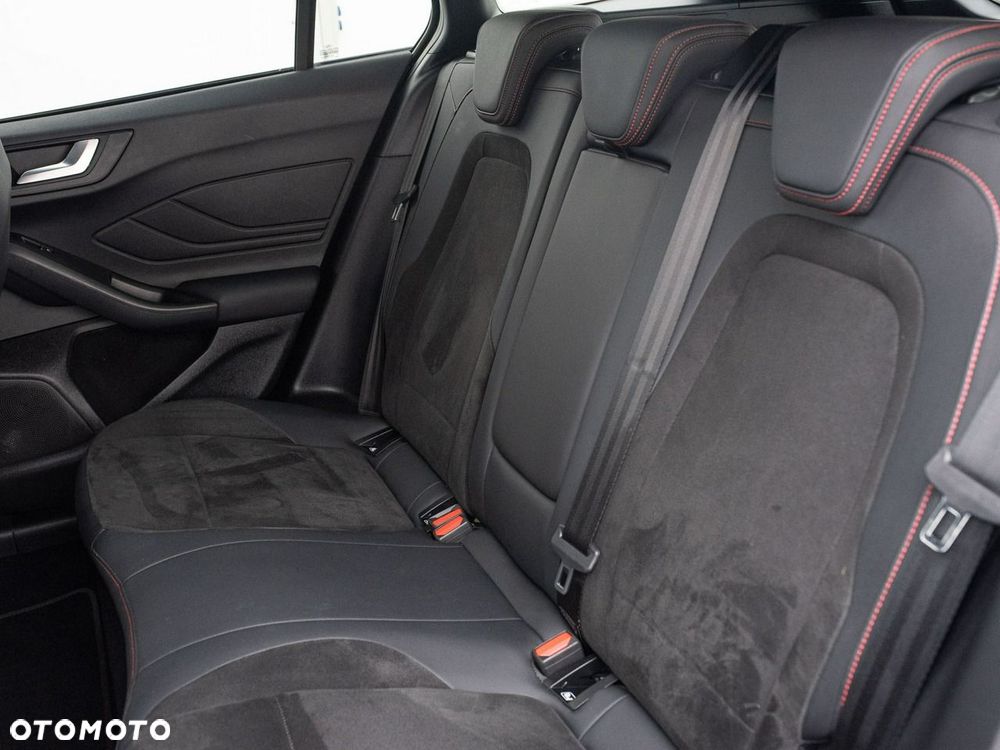 Ford Focus 2.3 EcoBoost ST X - 24