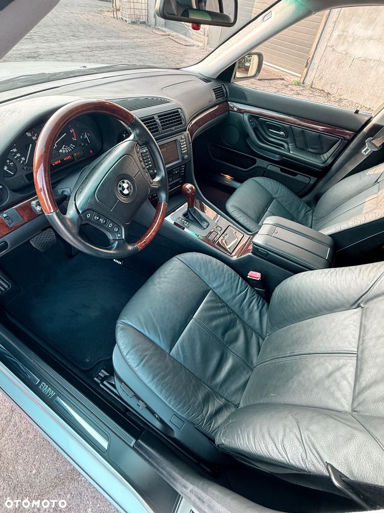 BMW Seria 7 740i - 13