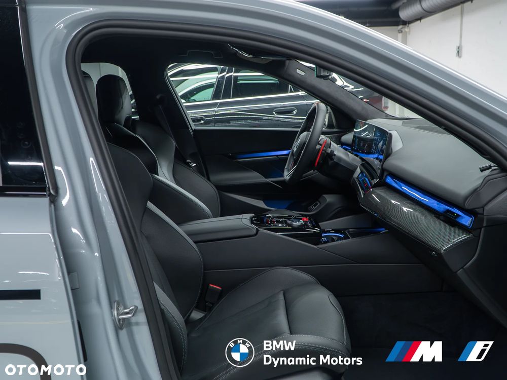 BMW M5 xDrive - 22