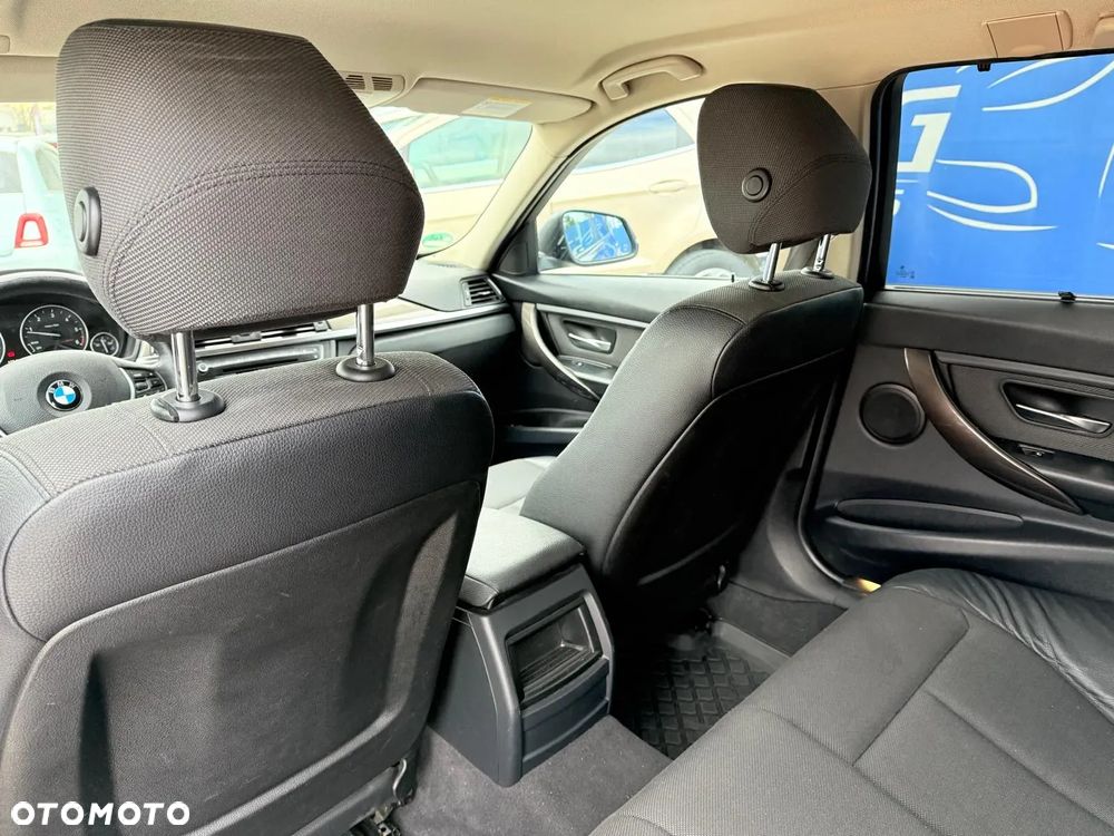BMW Seria 3 320d Touring - 14
