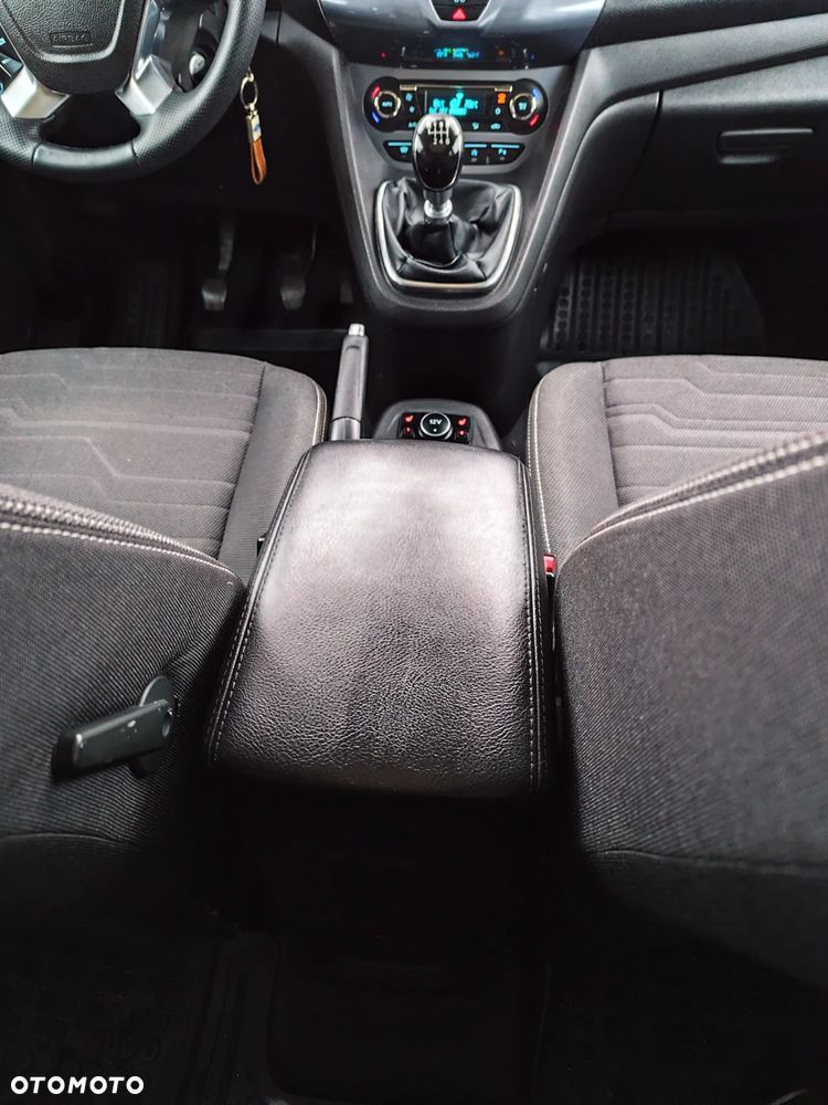 Ford Tourneo Connect Grand - 16